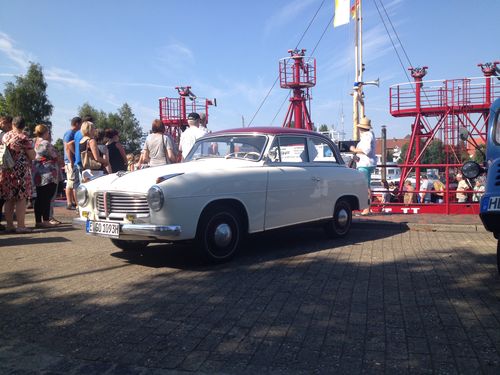 300 Fahrzeuge der Borgward-Gruppe kamen in Wilhelmshaven zusammen