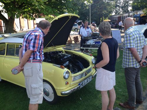 300 Fahrzeuge der Borgward-Gruppe kamen in Wilhelmshaven zusammen