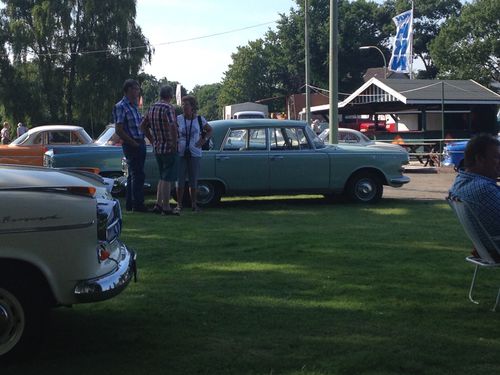 300 Fahrzeuge der Borgward-Gruppe kamen in Wilhelmshaven zusammen