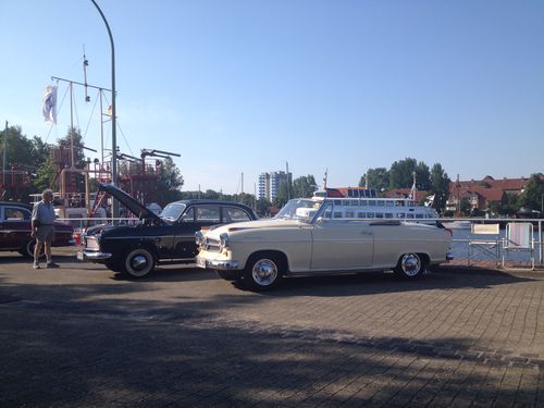 300 Fahrzeuge der Borgward-Gruppe kamen in Wilhelmshaven zusammen